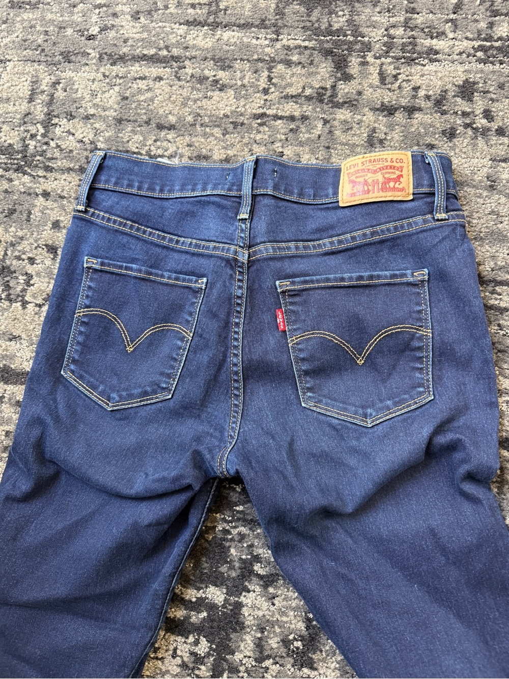 Levi’s 311 shaping skinny size 27